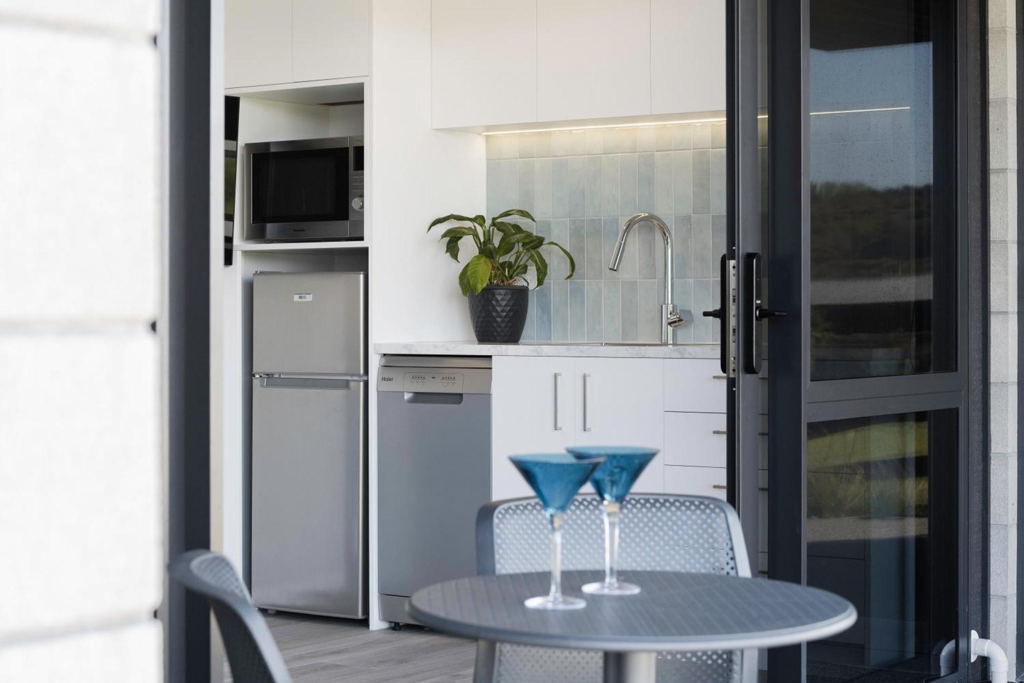 Pukehina Estuary Sunset Views Townhouse & Studio Exterior photo
