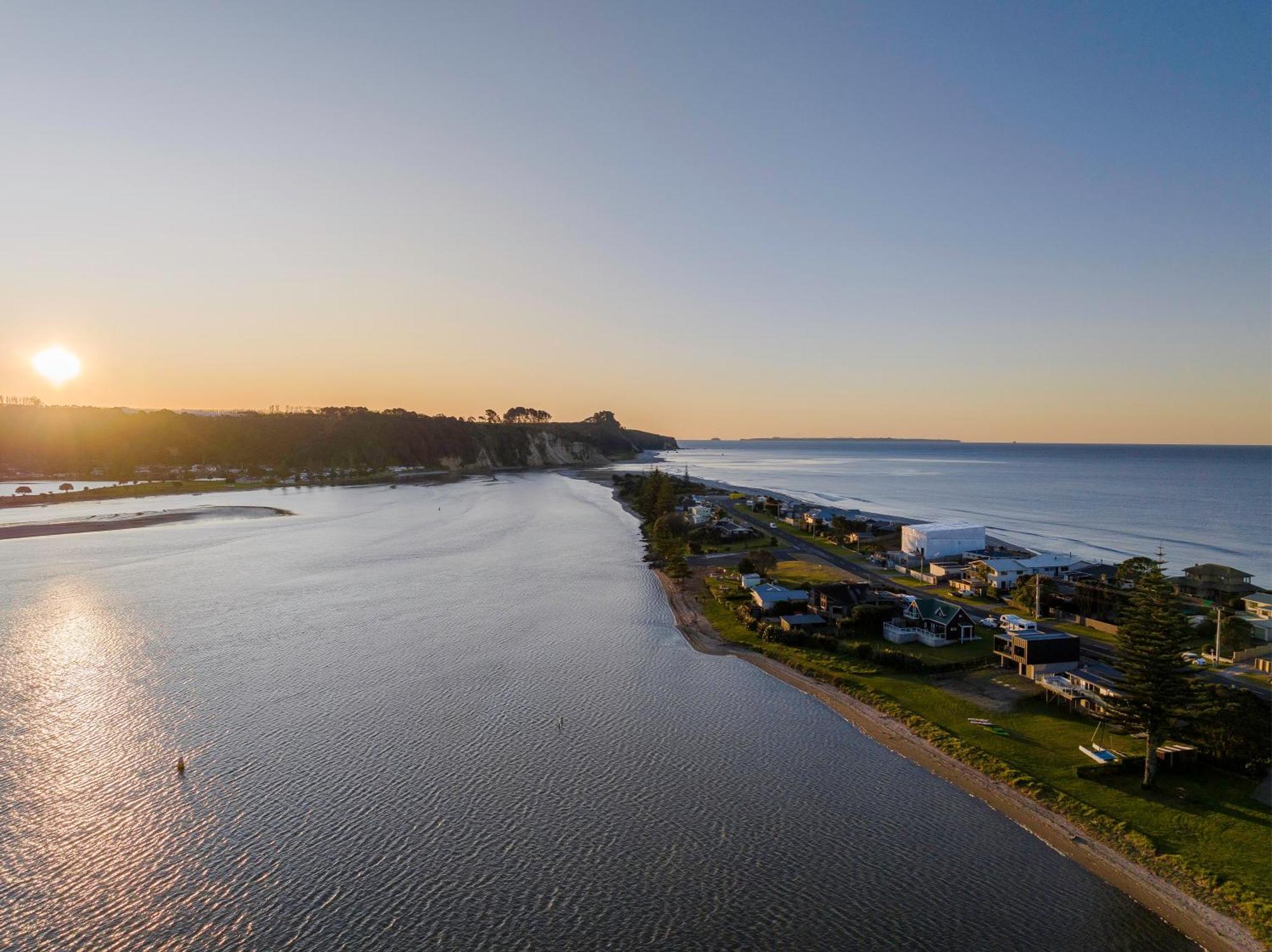 Pukehina Estuary Sunset Views Townhouse & Studio Exterior photo
